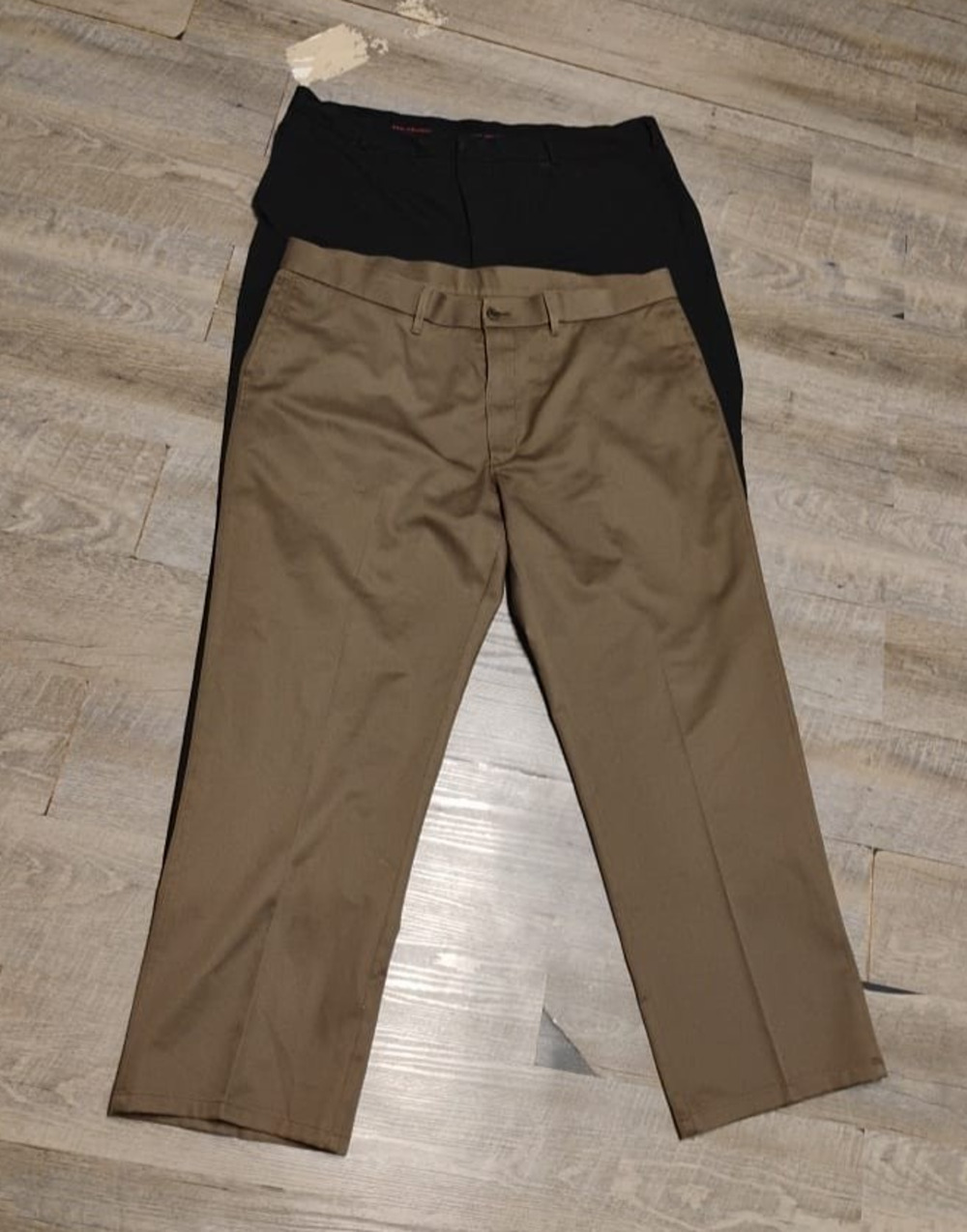 lot of 2 Van Heusen, Haggar Men's dress Pants pleated Sz 42X30, 32 black & brown